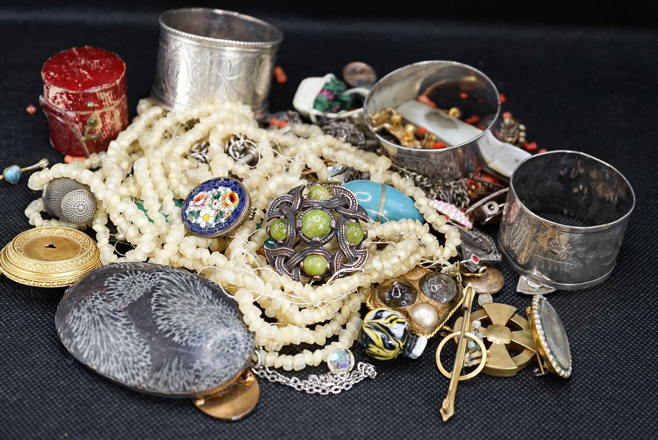 A group of mostly antique minor and costume jewellery